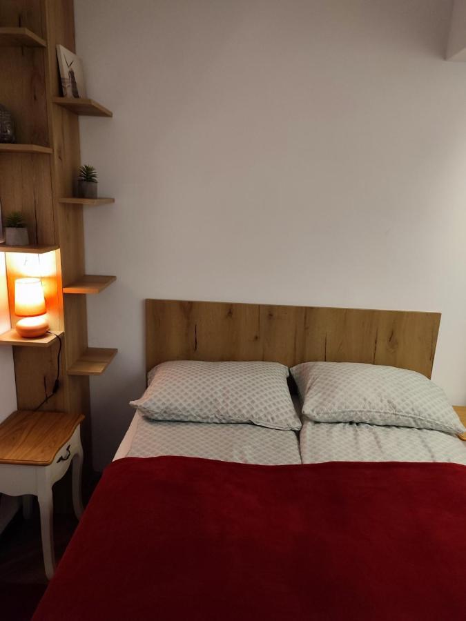 Courtyard Studio Орадя Экстерьер фото