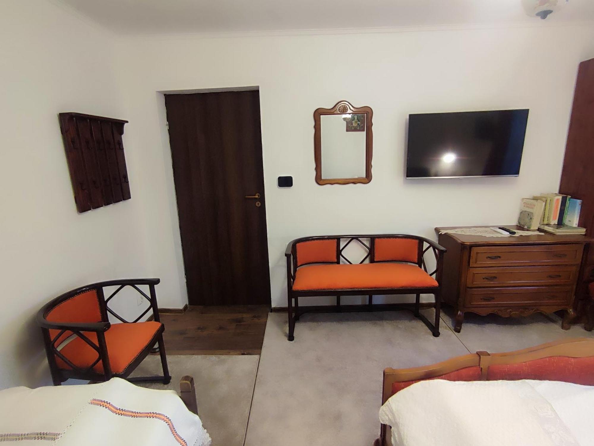 Courtyard Studio Орадя Экстерьер фото