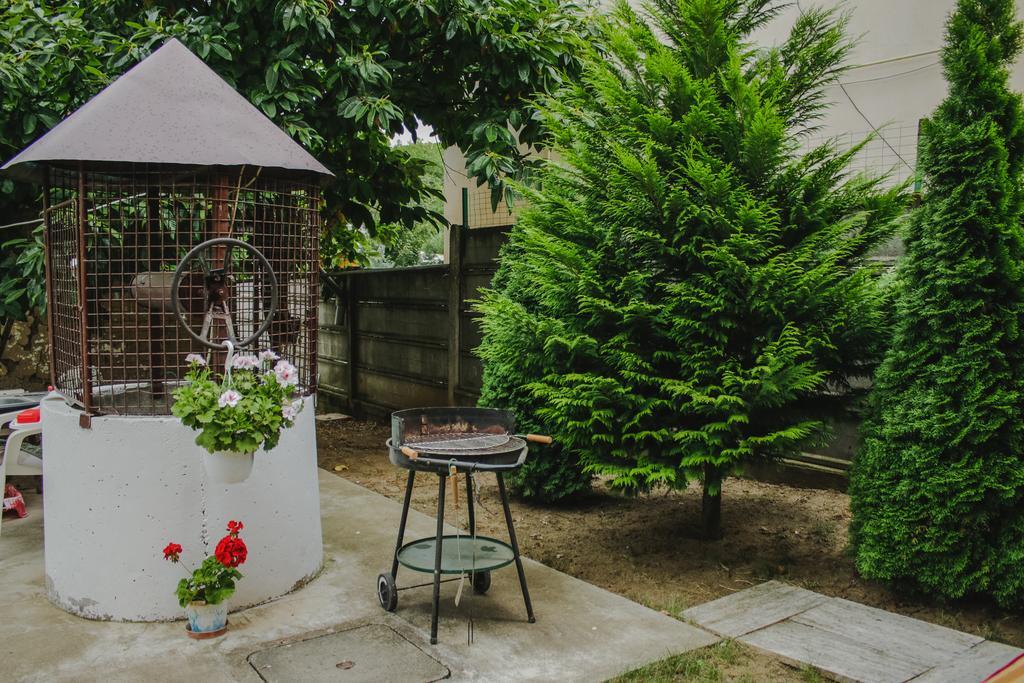 Courtyard Studio Орадя Экстерьер фото