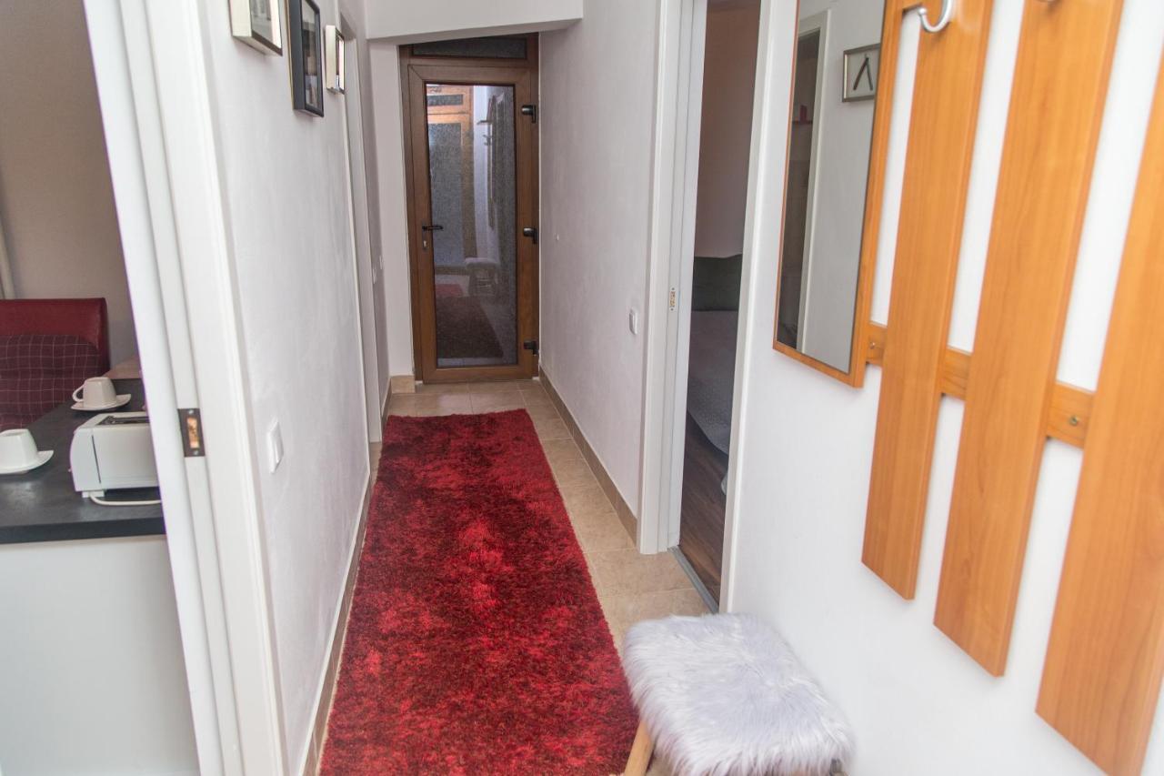 Courtyard Studio Орадя Экстерьер фото